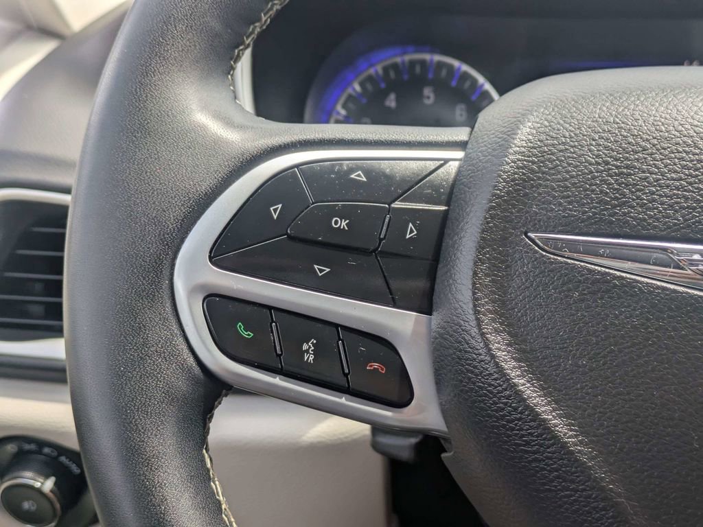 Used 2024 Chrysler Pacifica Touring-L FWD image 25