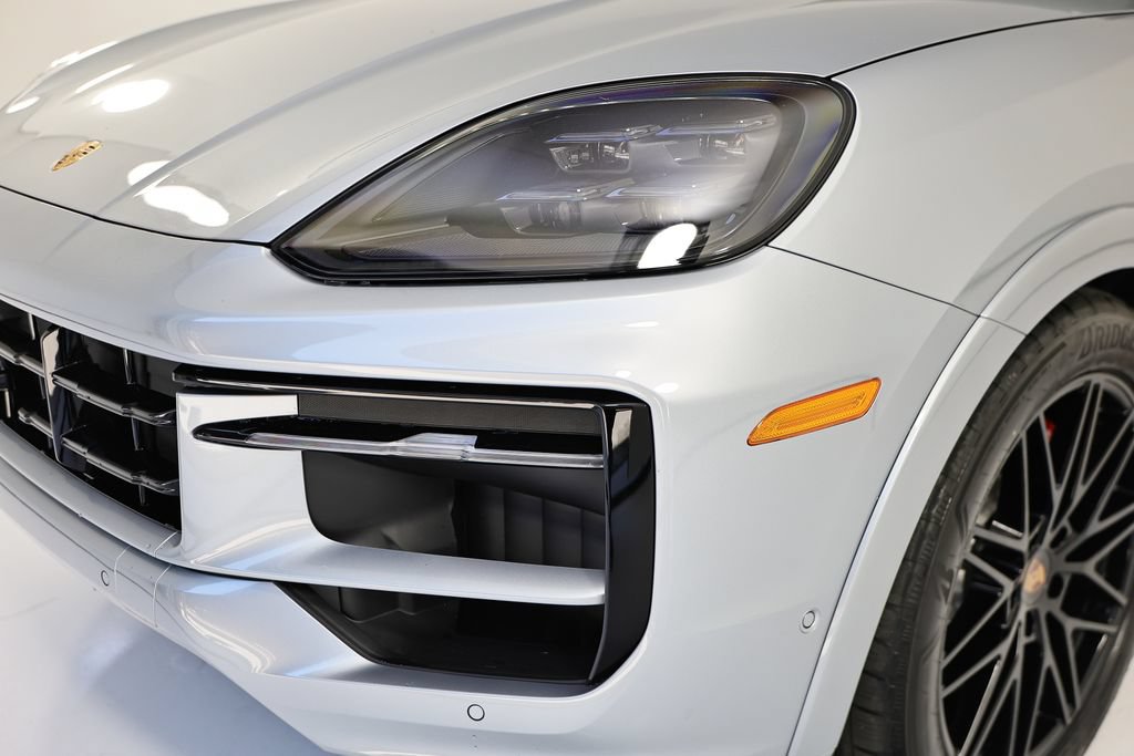 New 2026 Porsche Cayenne GTS AWD/4WD image 11