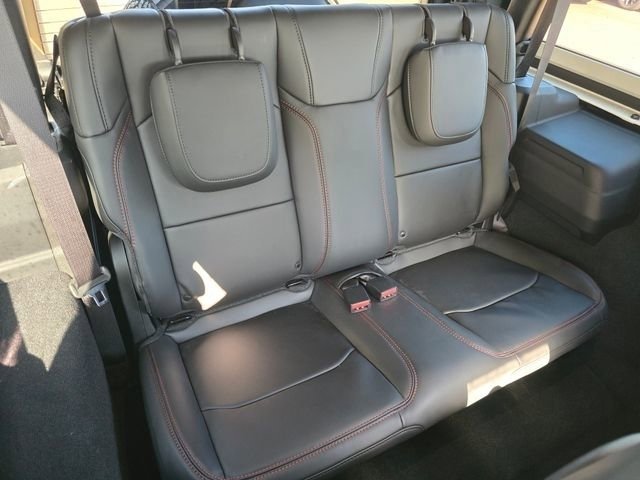 Used 2024 Jeep Wrangler Rubicon AWD/4WD image 36