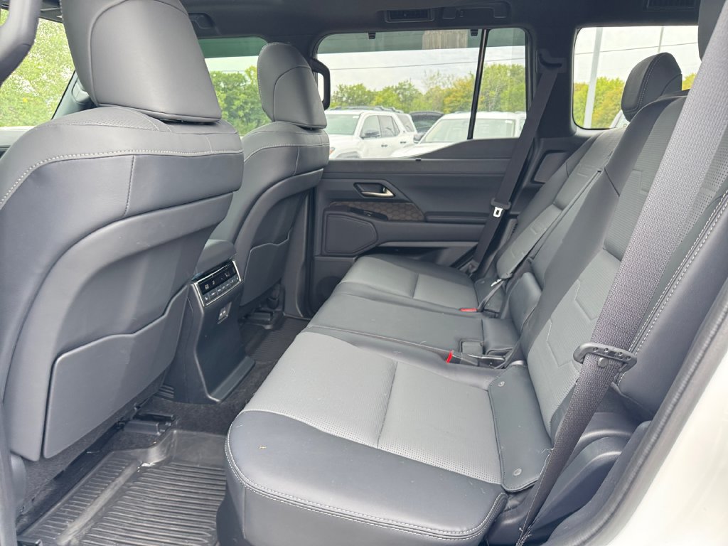 Used 2025 Lexus GX 550 w/ Accessory Package (Z1) AWD/4WD image 38
