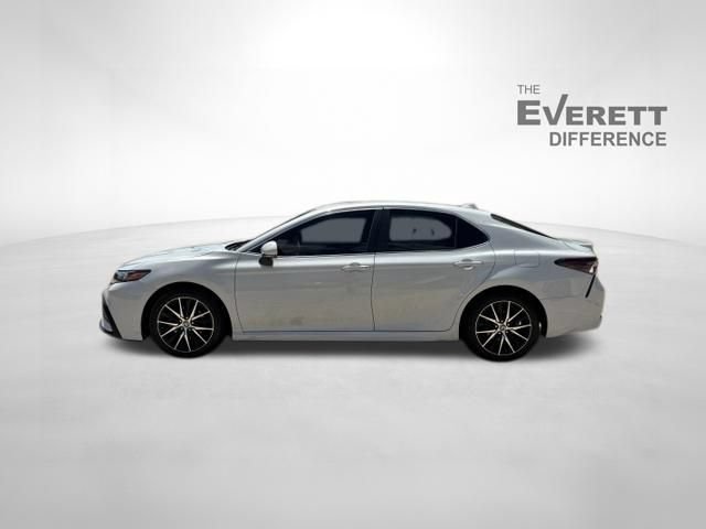 Used 2023 Toyota Camry SE FWD image 4