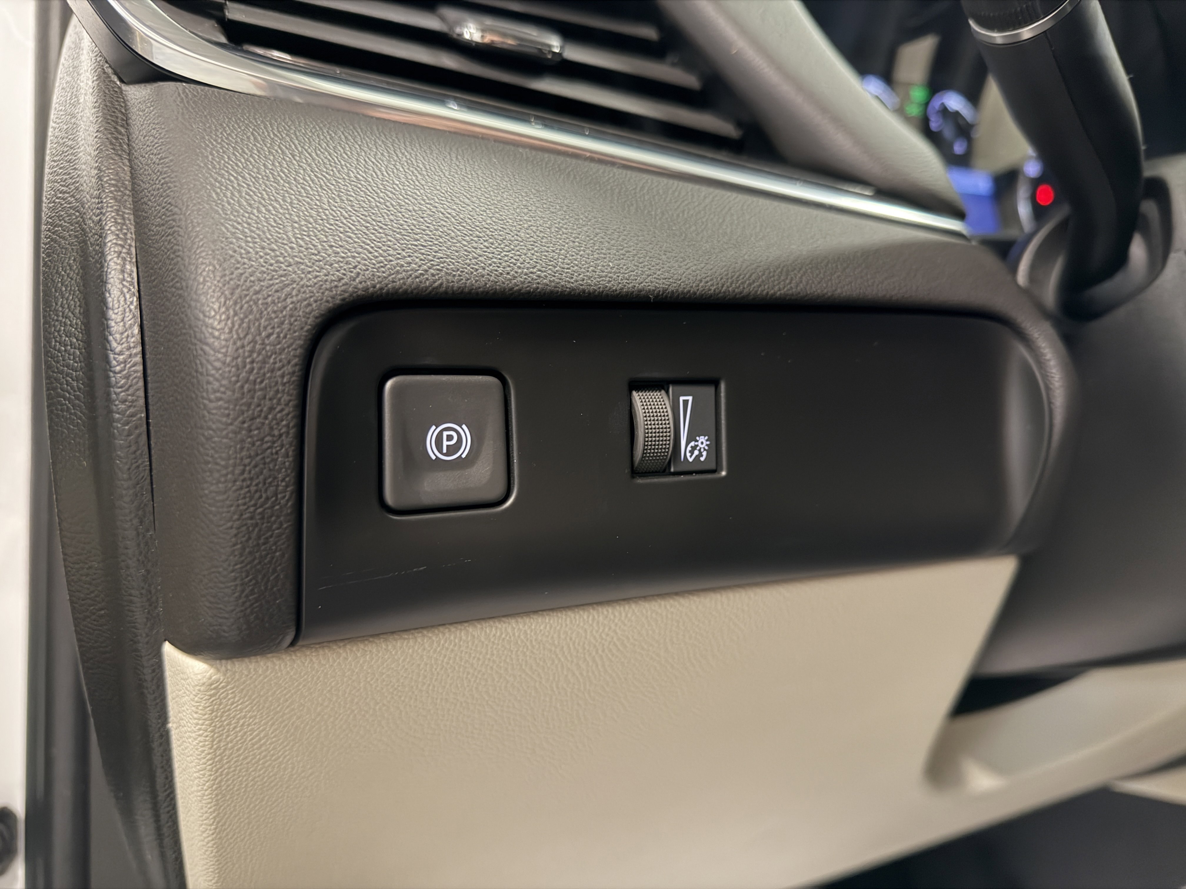 Used 2023 Buick Enclave Essence w/ Experience Buick Package image 21