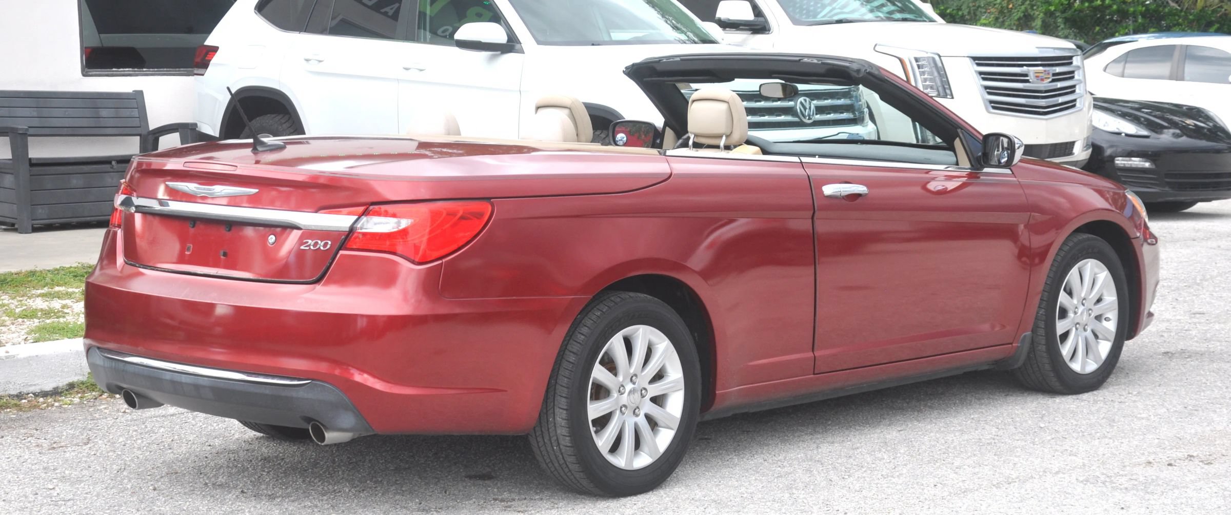 Used 2011 Chrysler 200 Touring FWD image 11