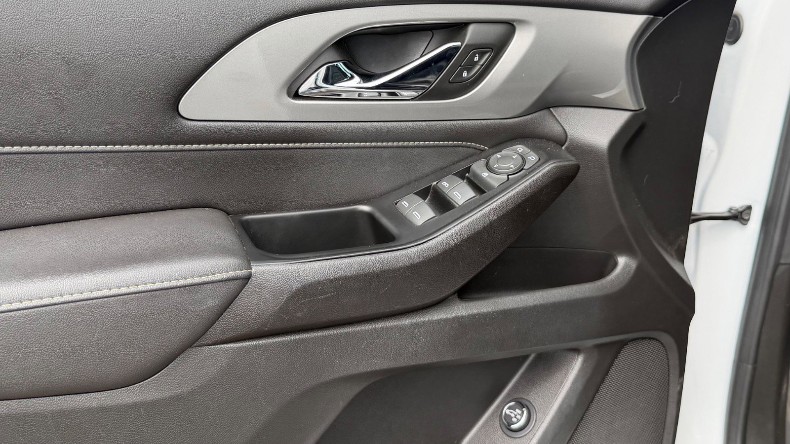 Used 2023 Chevrolet Traverse LT FWD image 29