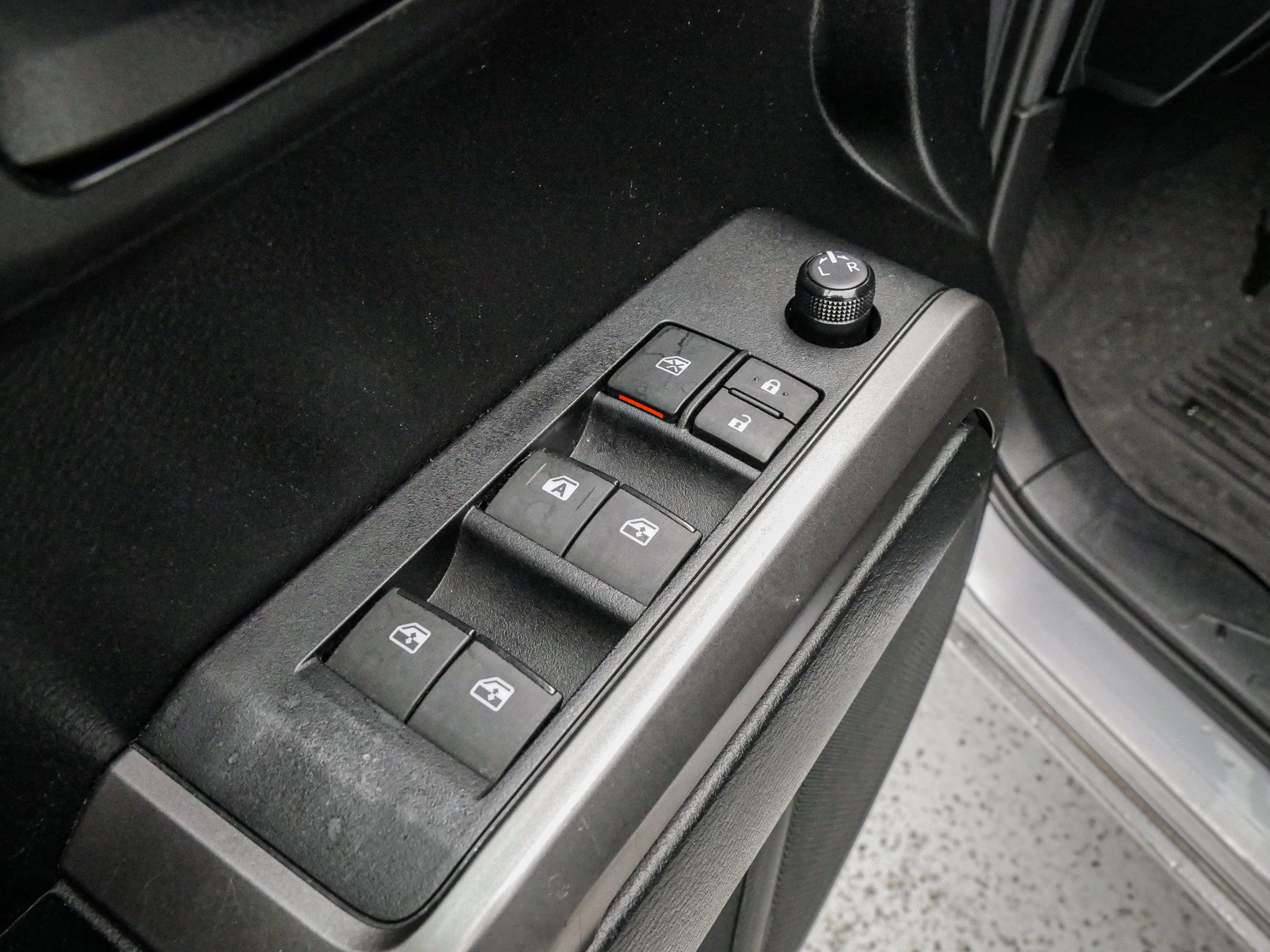 Used 2021 Toyota Tacoma SR5 RWD image 15