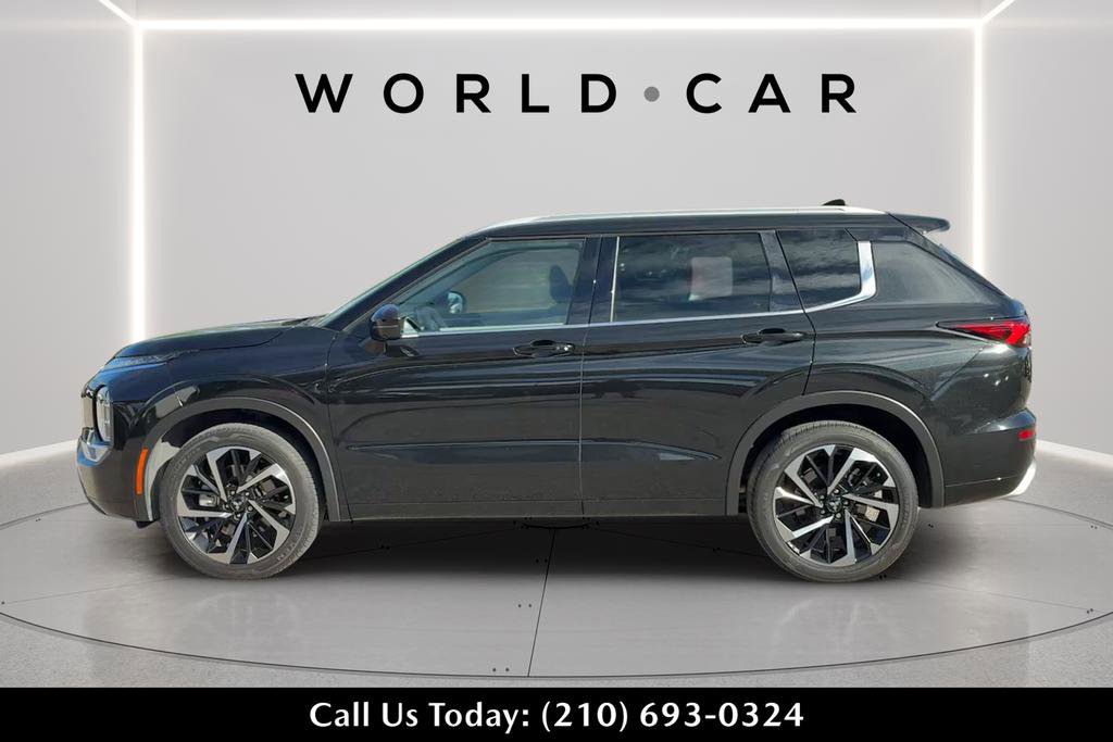 Used 2023 Mitsubishi Outlander SEL image 3