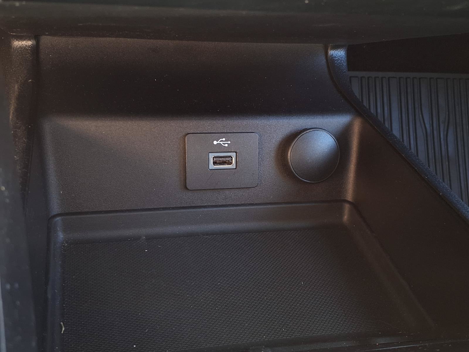 Used 2018 Ford Fusion SE w/ Equipment Group 201A FWD image 18