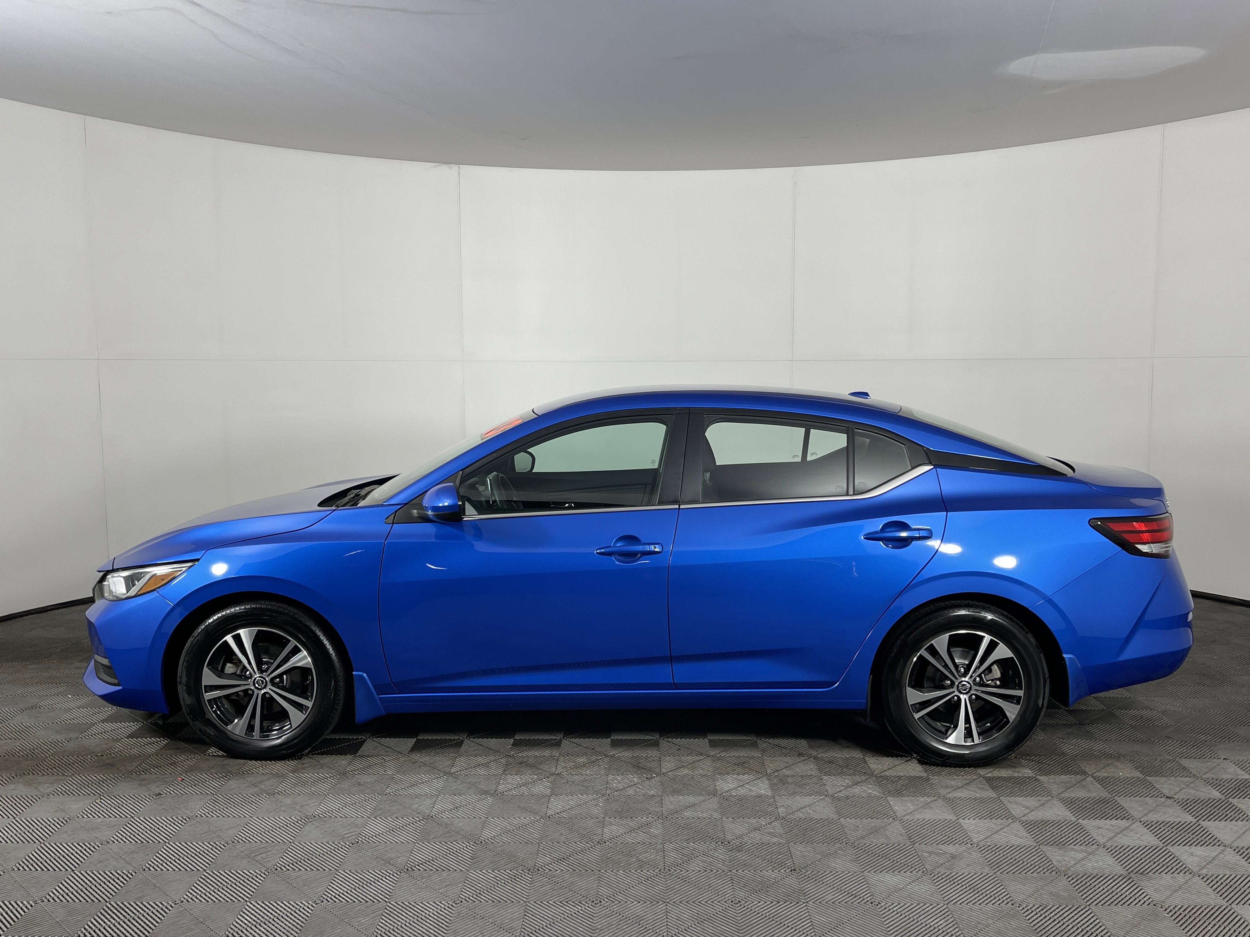 Used 2023 Nissan Sentra SV image 3