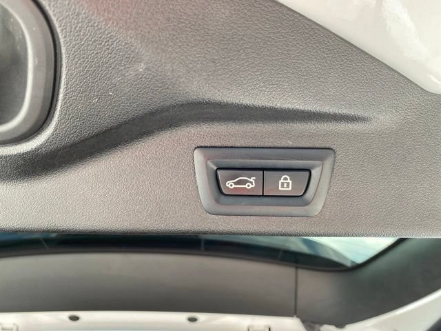 Used 2021 BMW X7 xDrive40i w/ Premium Package AWD/4WD image 9