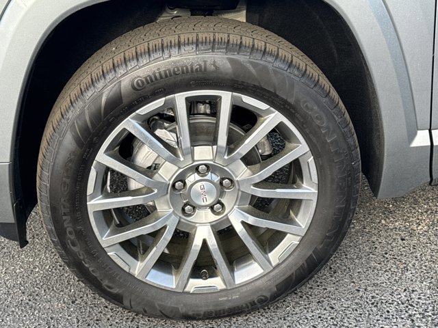 New 2026 GMC Terrain Denali w/ LPO, Black Badging Package image 16