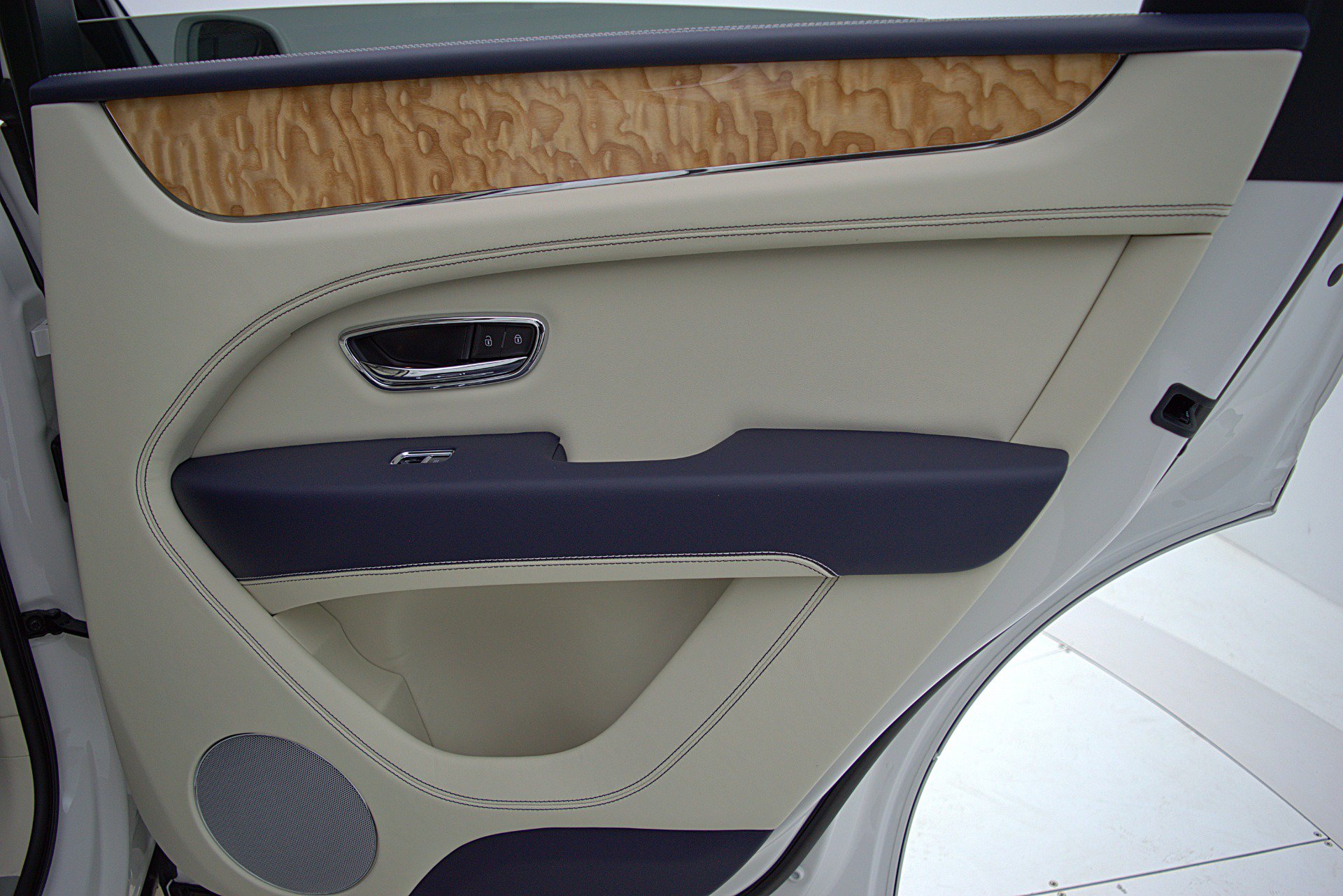 Certified 2023 Bentley Bentayga AWD/4WD image 49