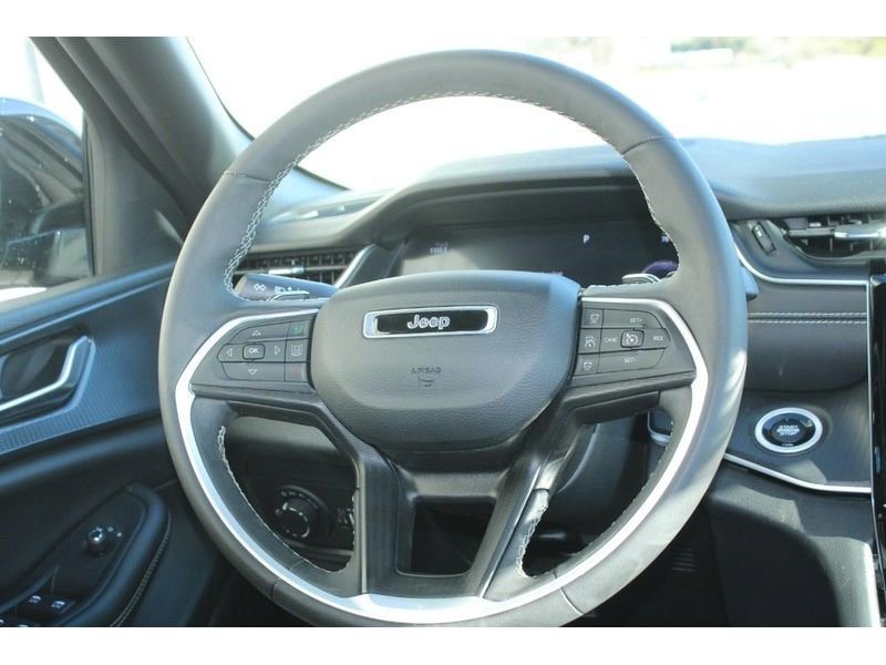 Used 2023 Jeep Grand Cherokee Altitude image 16