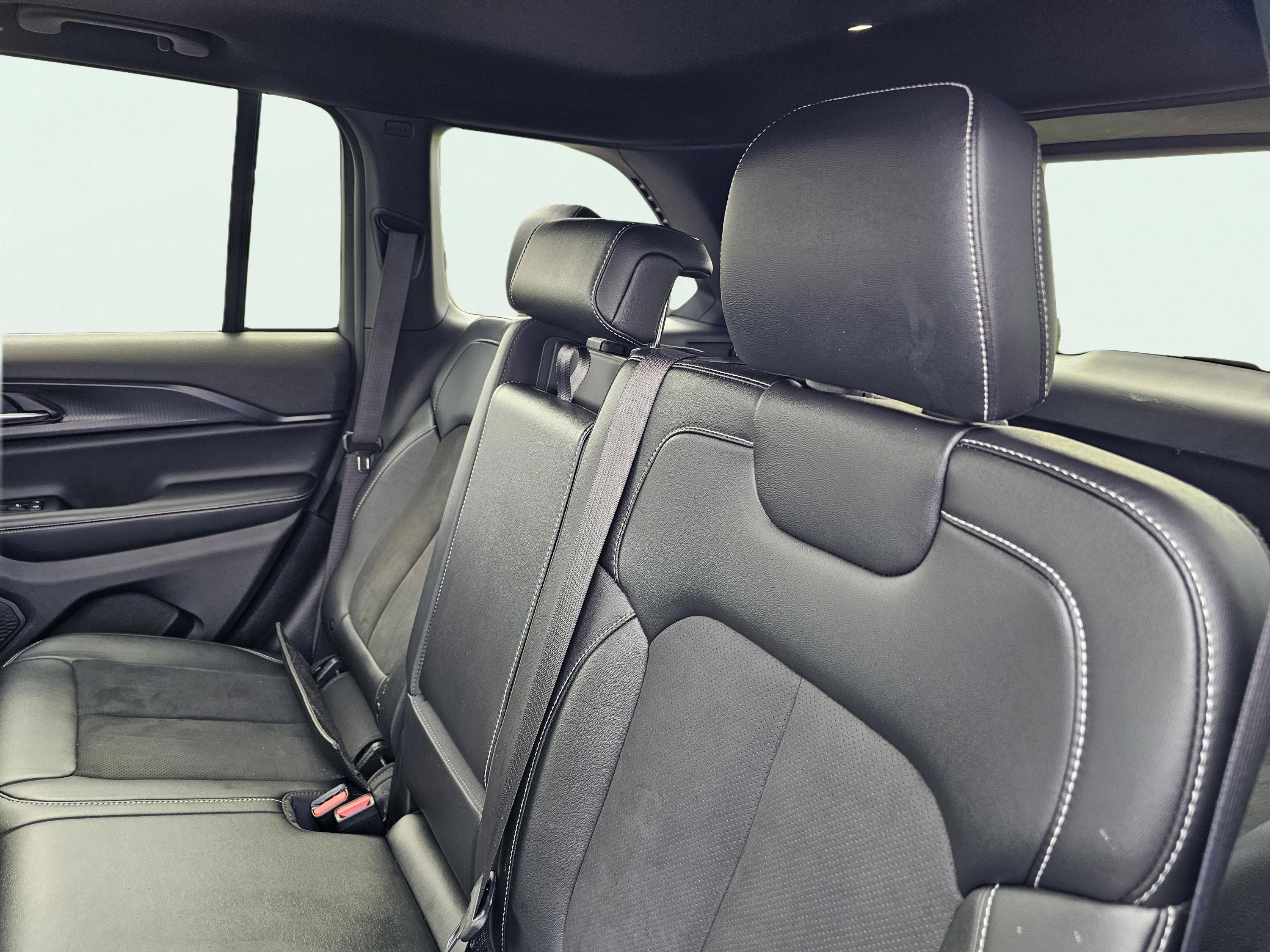 Used 2023 Jeep Grand Cherokee Altitude AWD/4WD image 32