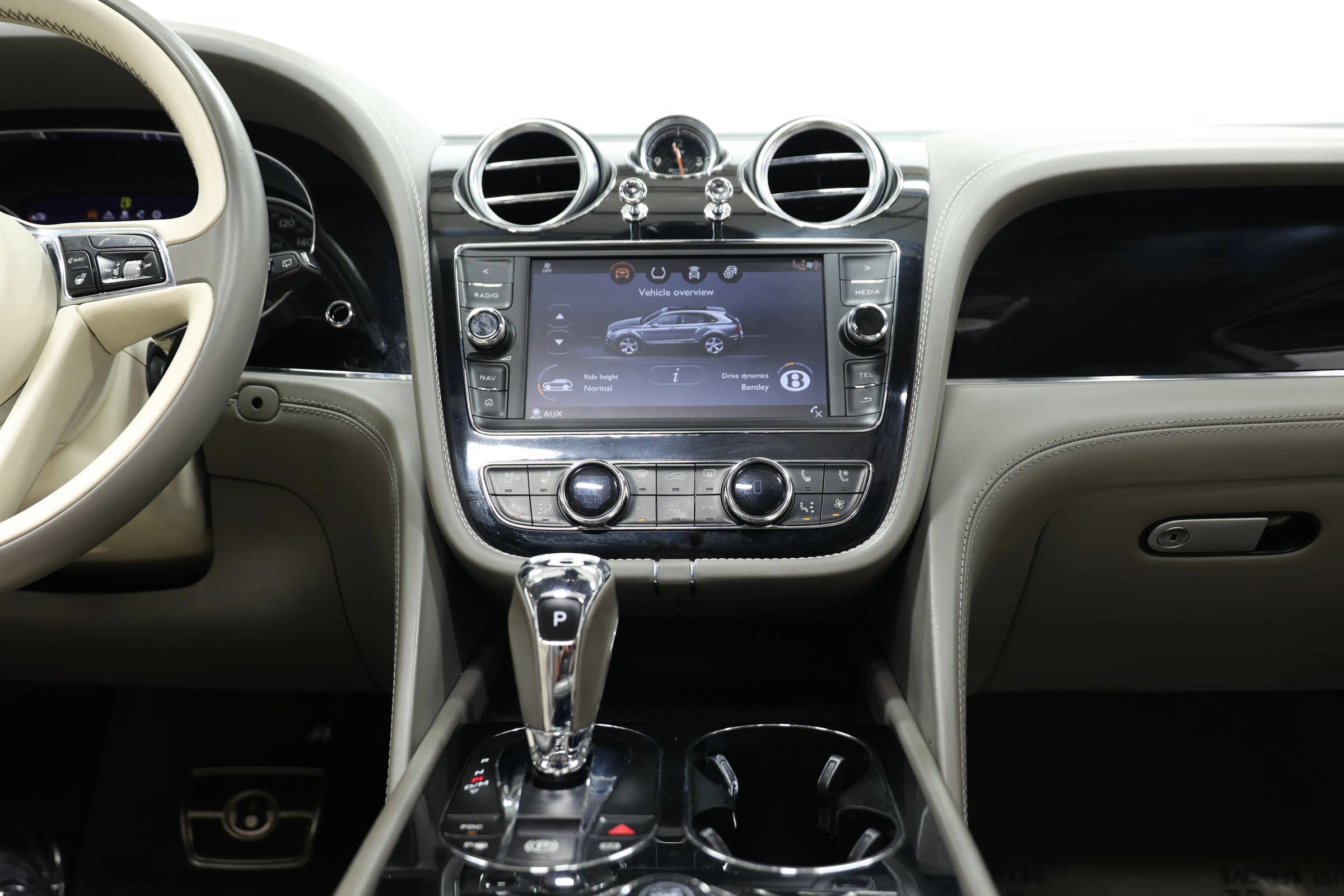 Used 2018 Bentley Bentayga Onyx Edition AWD/4WD image 34