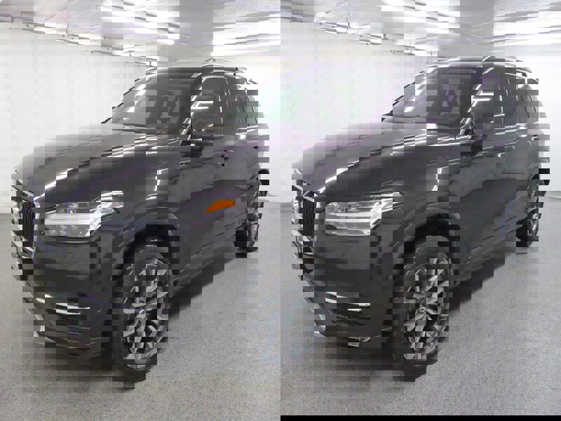 Used 2016 Volvo XC90 T6 Momentum w/ Momentum Plus Package image 3