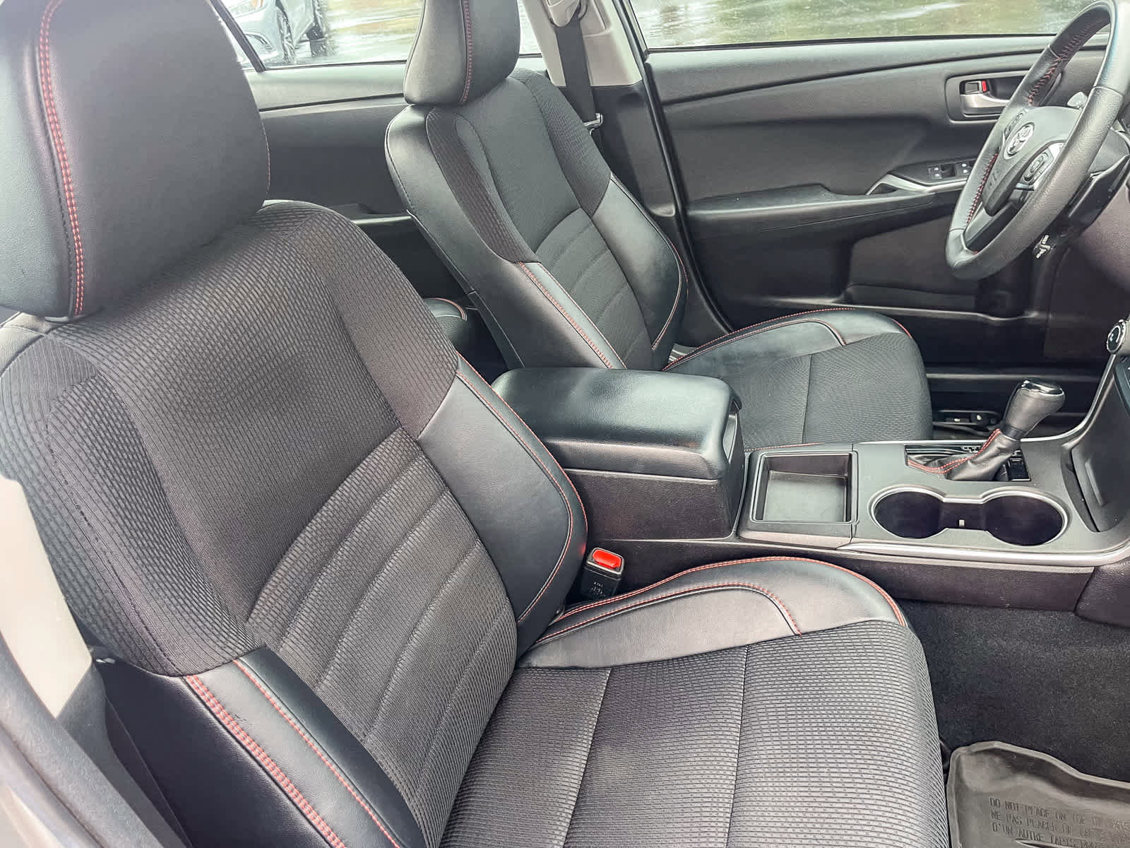 Used 2017 Toyota Camry SE image 16