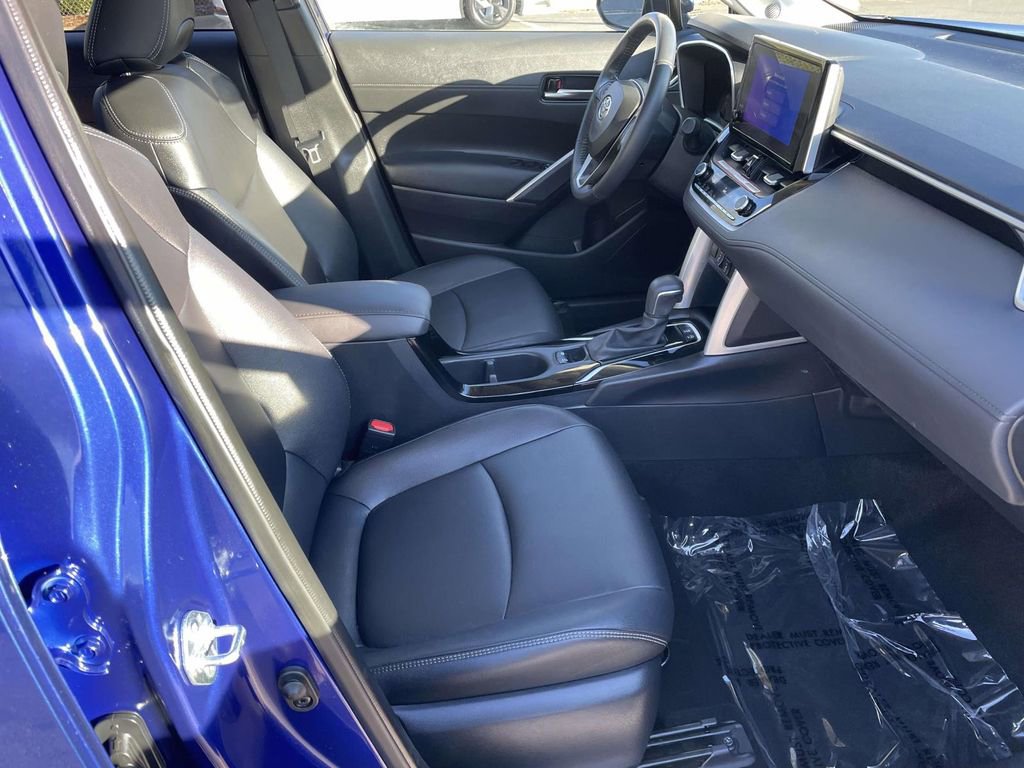 Used 2023 Toyota Corolla Cross XLE w/ Convenience Package image 47