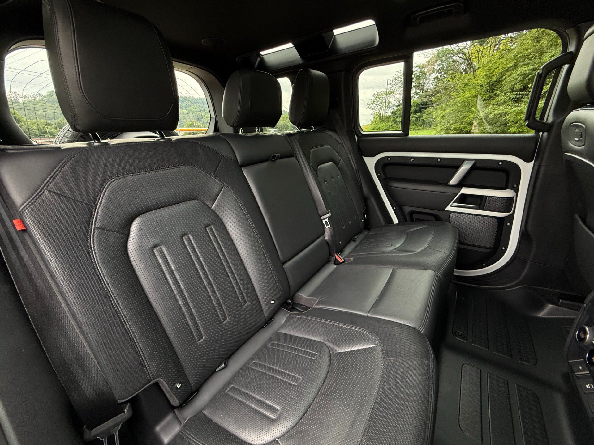 Used 2021 Land Rover Defender 110 X-Dynamic HSE AWD/4WD image 21