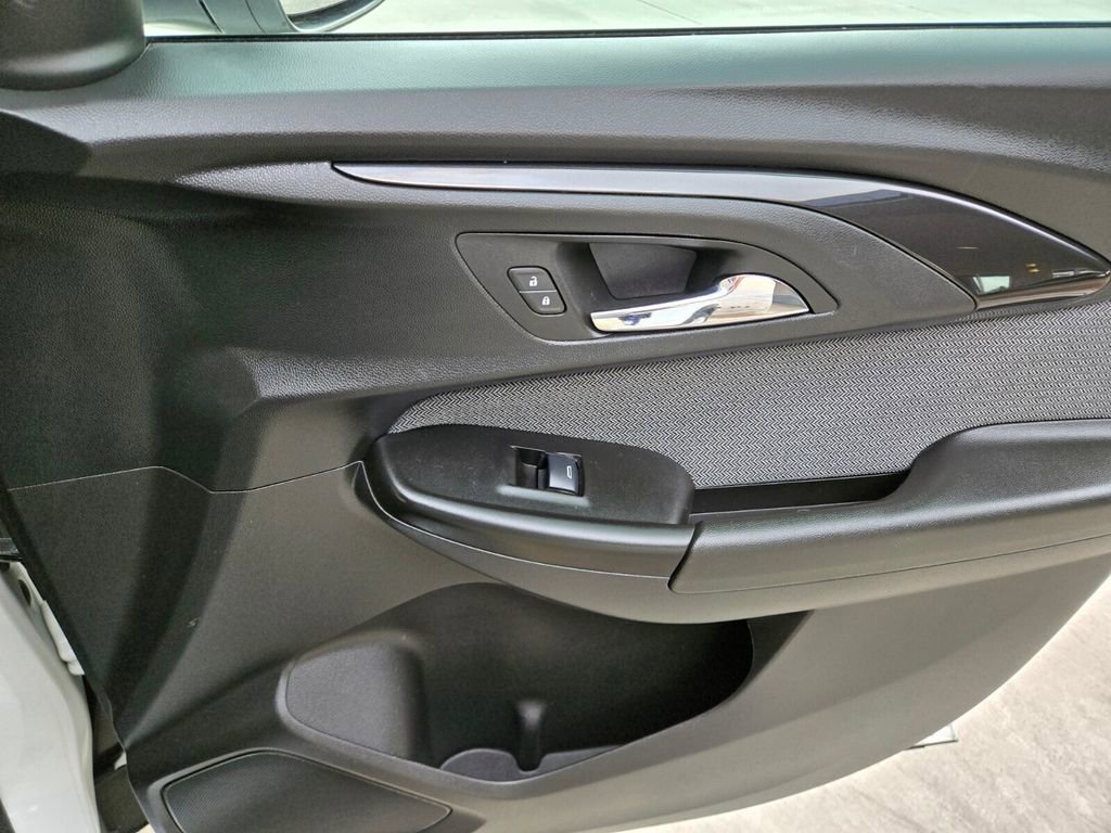 Used 2023 Chevrolet TrailBlazer LS image 21
