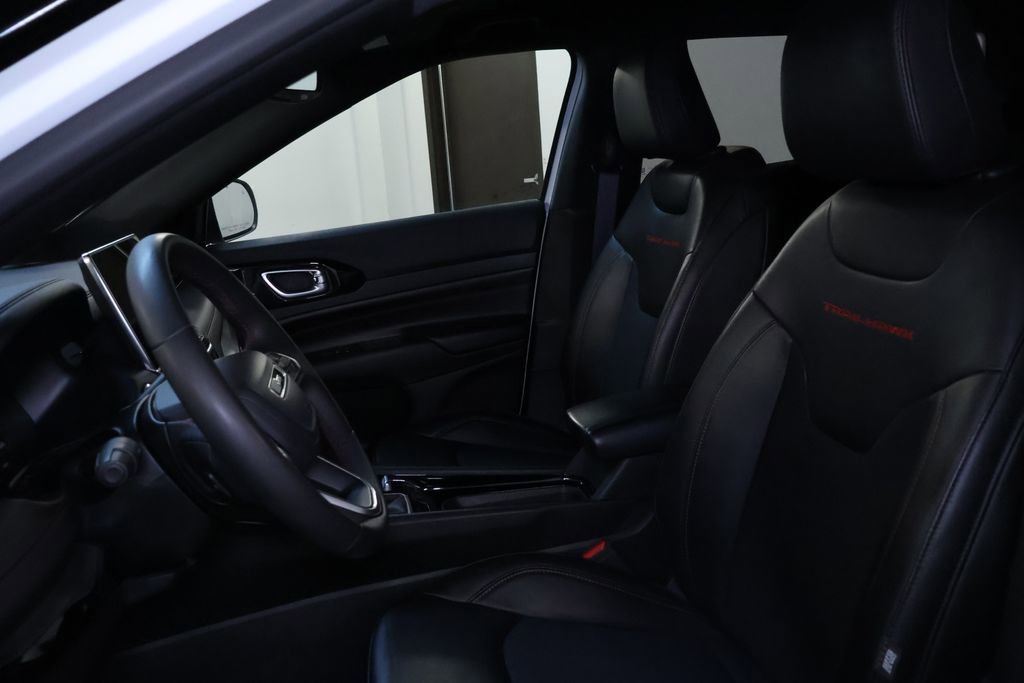 Used 2025 Jeep Compass Trailhawk AWD/4WD image 15