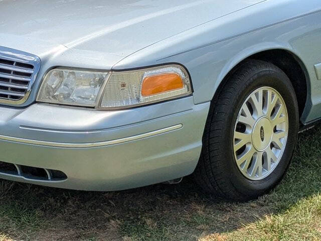 Used 2003 Ford Crown Victoria LX RWD image 9