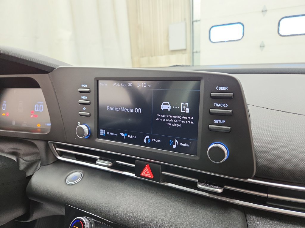 Used 2025 Hyundai Elantra Hybrid FWD image 14