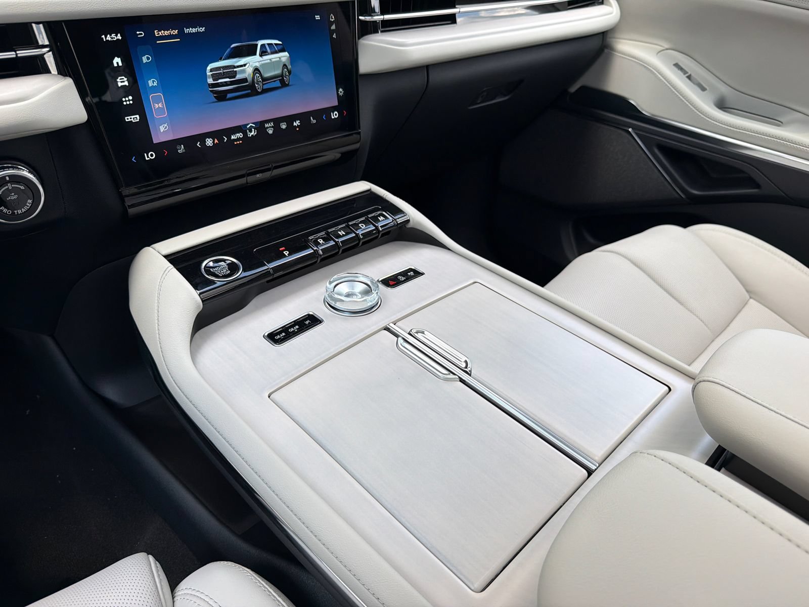 New 2026 Lincoln Navigator L Reserve AWD/4WD image 31