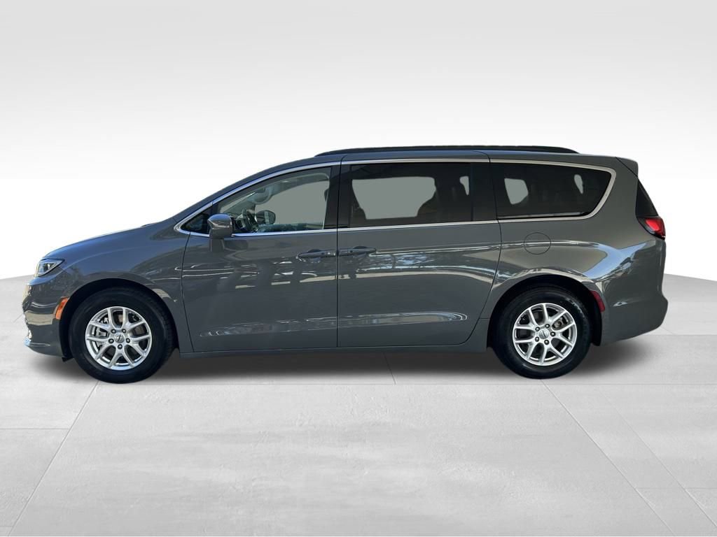 Used 2022 Chrysler Pacifica Touring-L image 2