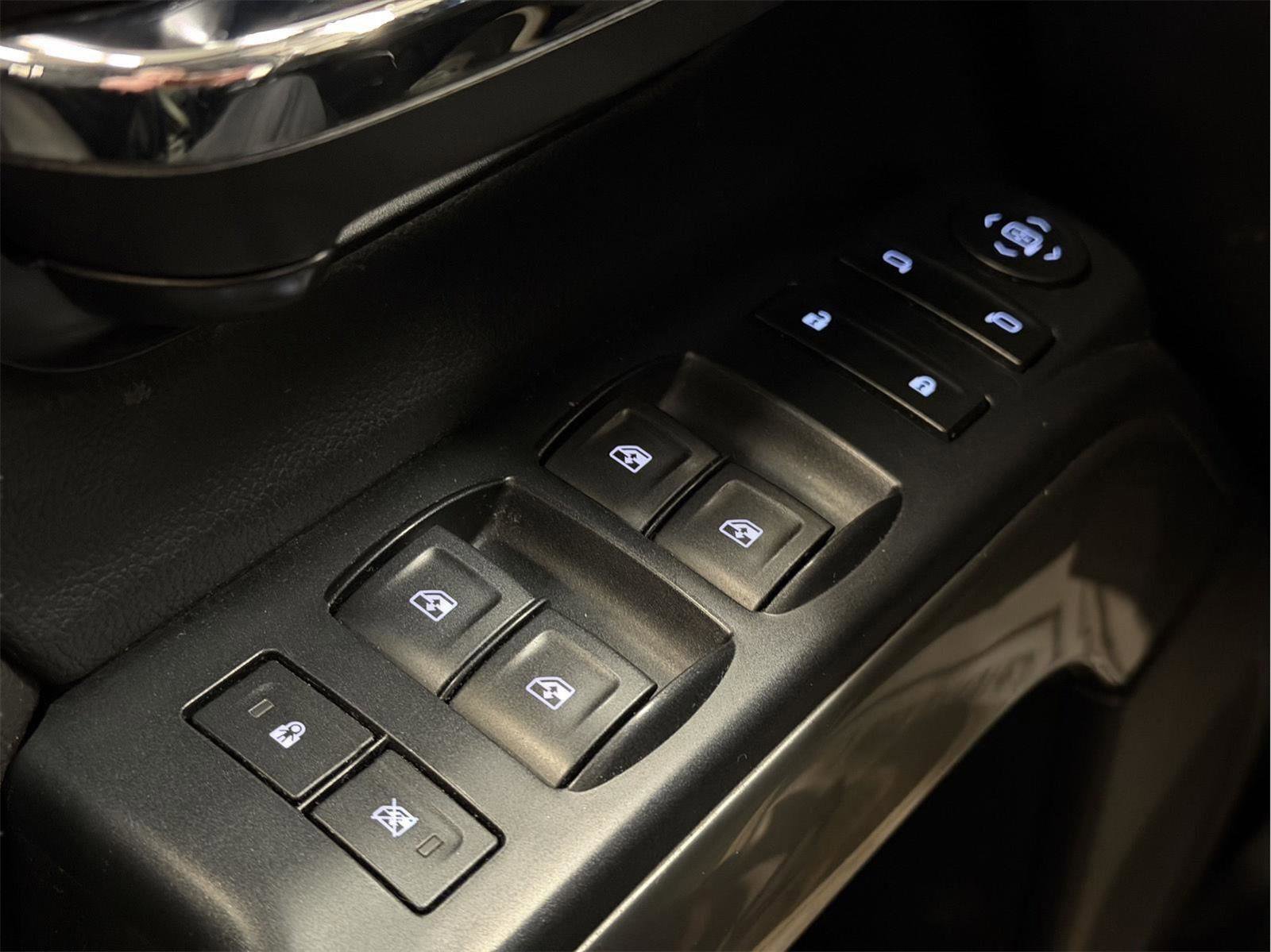 Certified 2018 Chevrolet Silverado 1500 LT w/ All Star Edition image 35