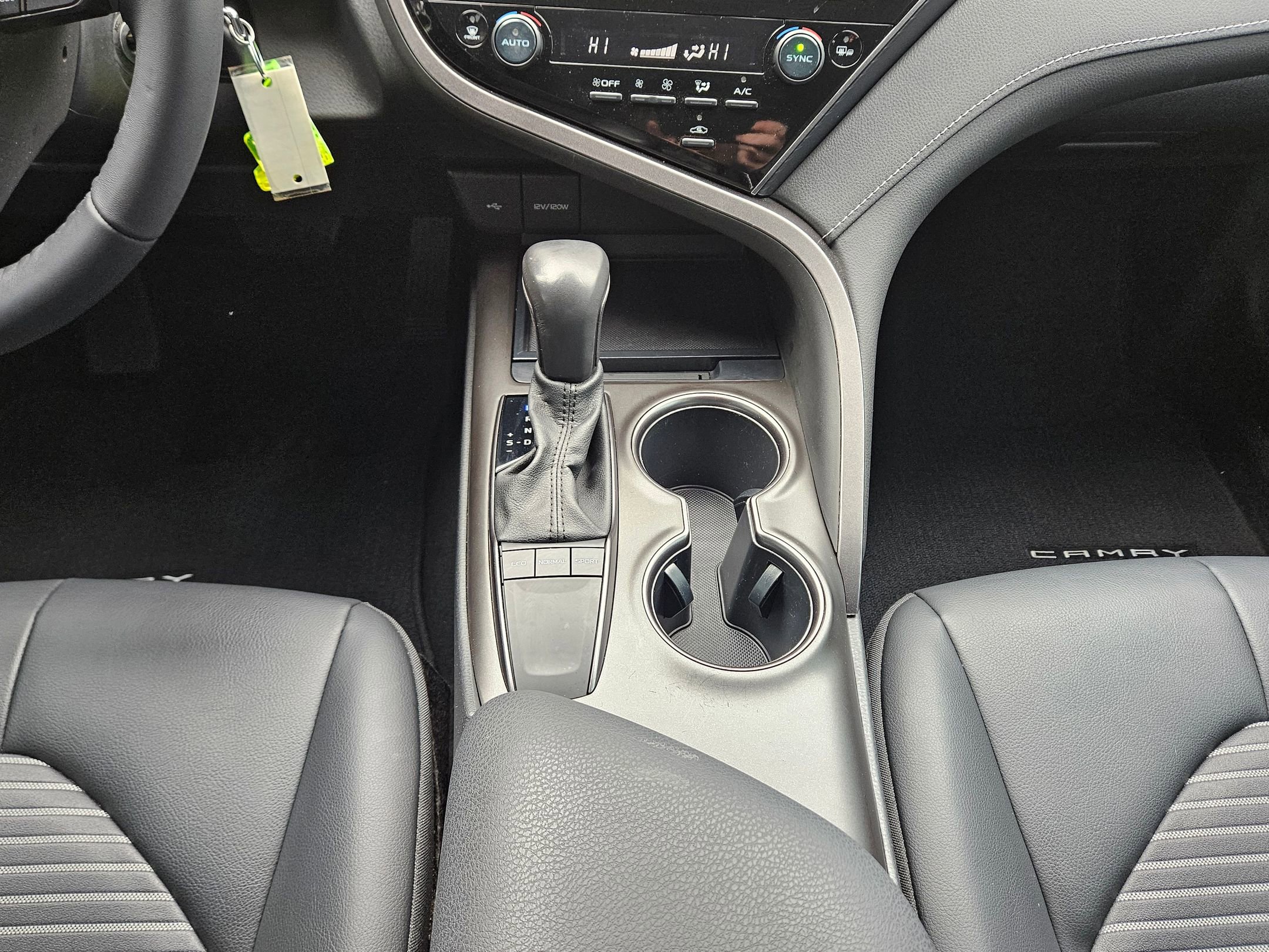 Used 2022 Toyota Camry SE FWD image 12