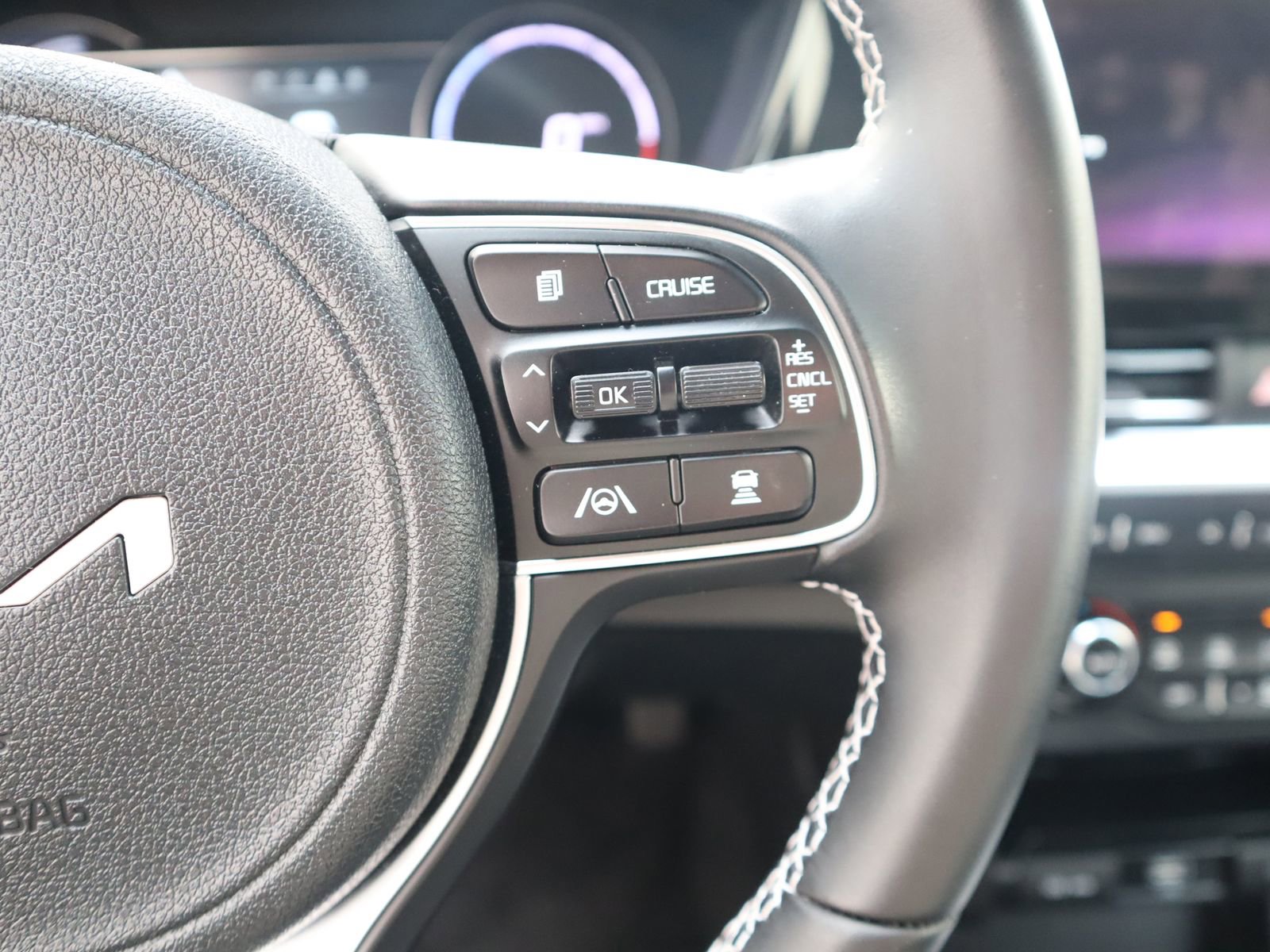 Used 2022 Kia Niro EX image 37