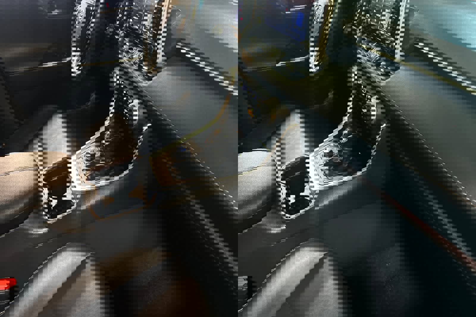 Used 2019 Toyota RAV4 Limited w/ Advanced Technology Package image 18