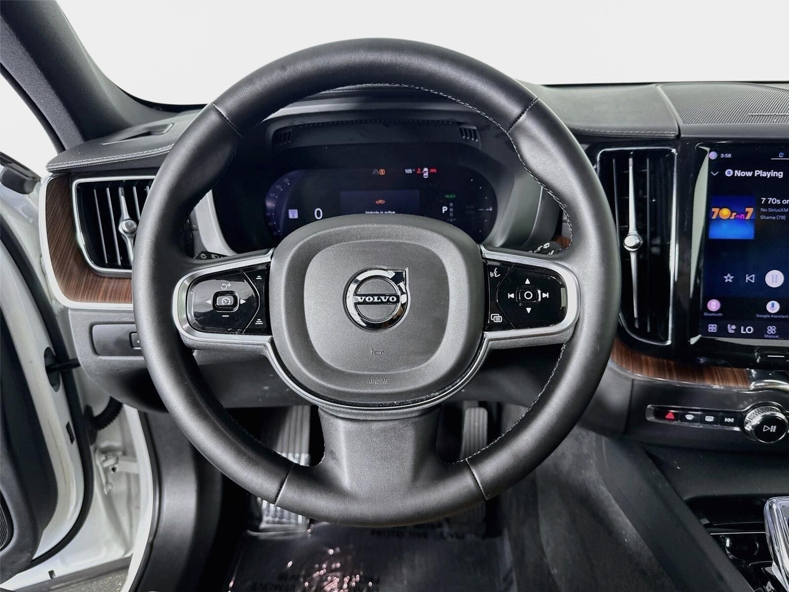 Used 2023 Volvo XC60 T8 Ultimate w/ Climate Package AWD/4WD image 13
