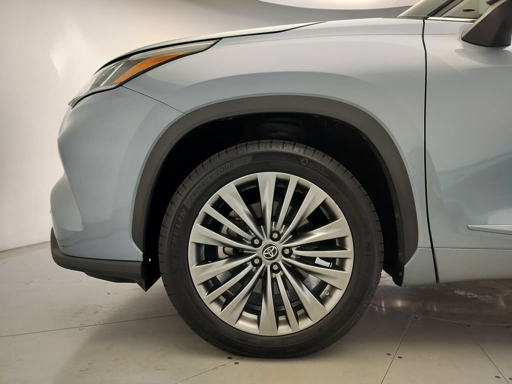 Used 2021 Toyota Highlander Platinum FWD image 5