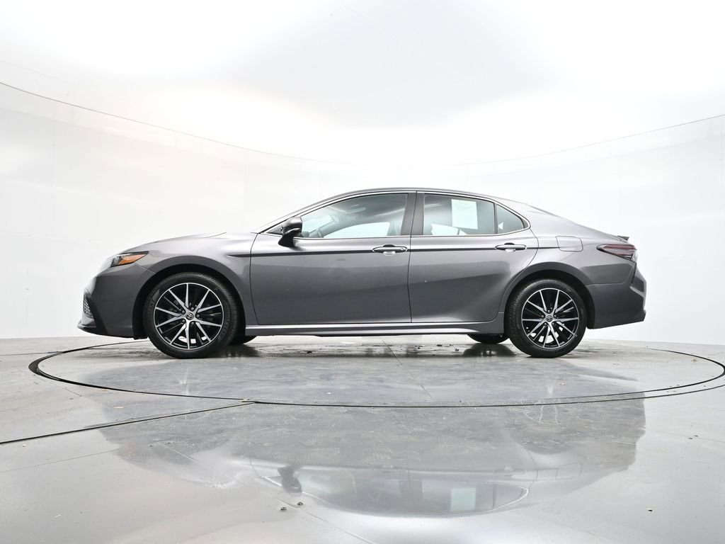 Used 2024 Toyota Camry SE image 32