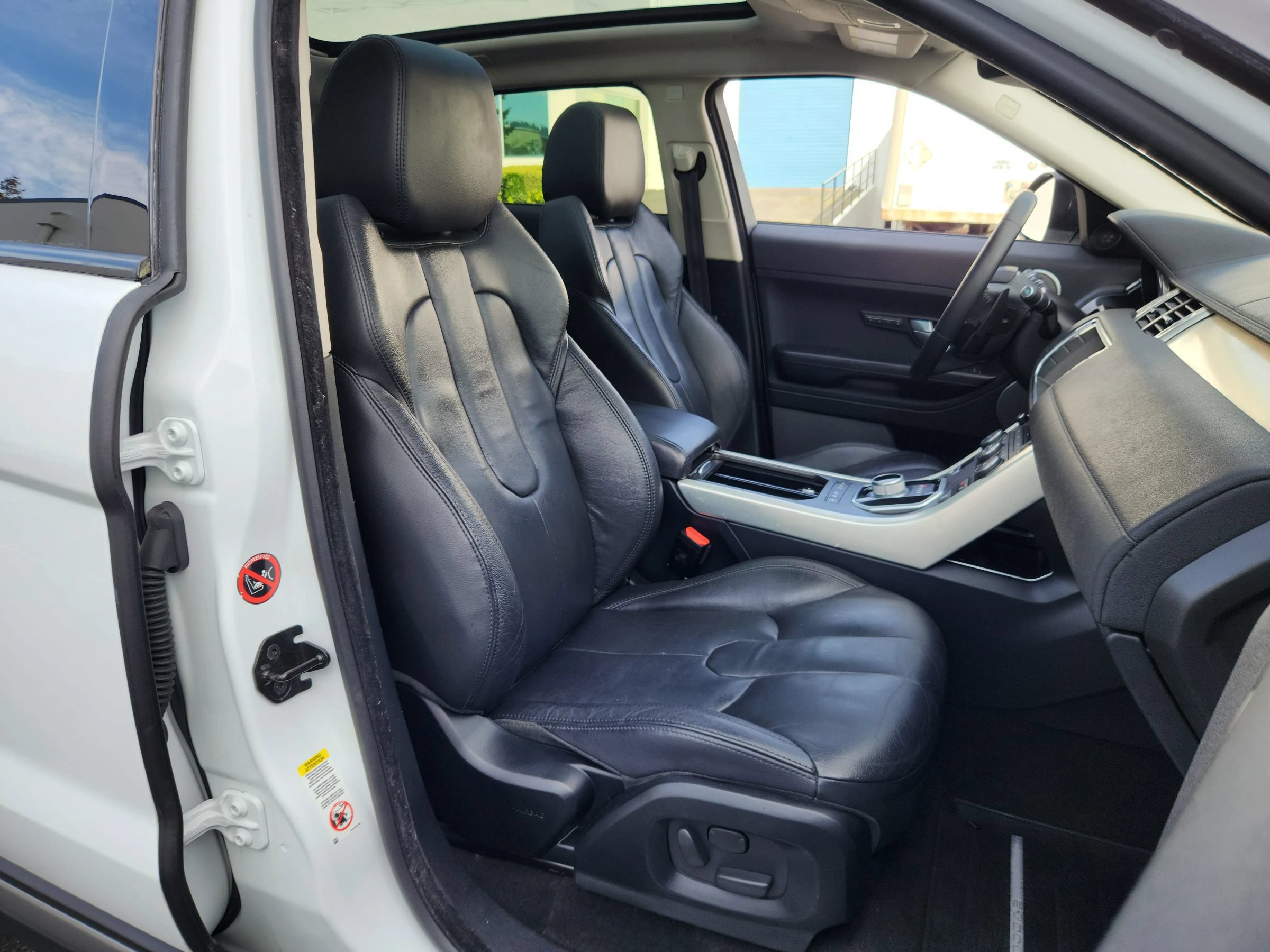 Used 2015 Land Rover Range Rover Evoque Pure Premium AWD/4WD image 19