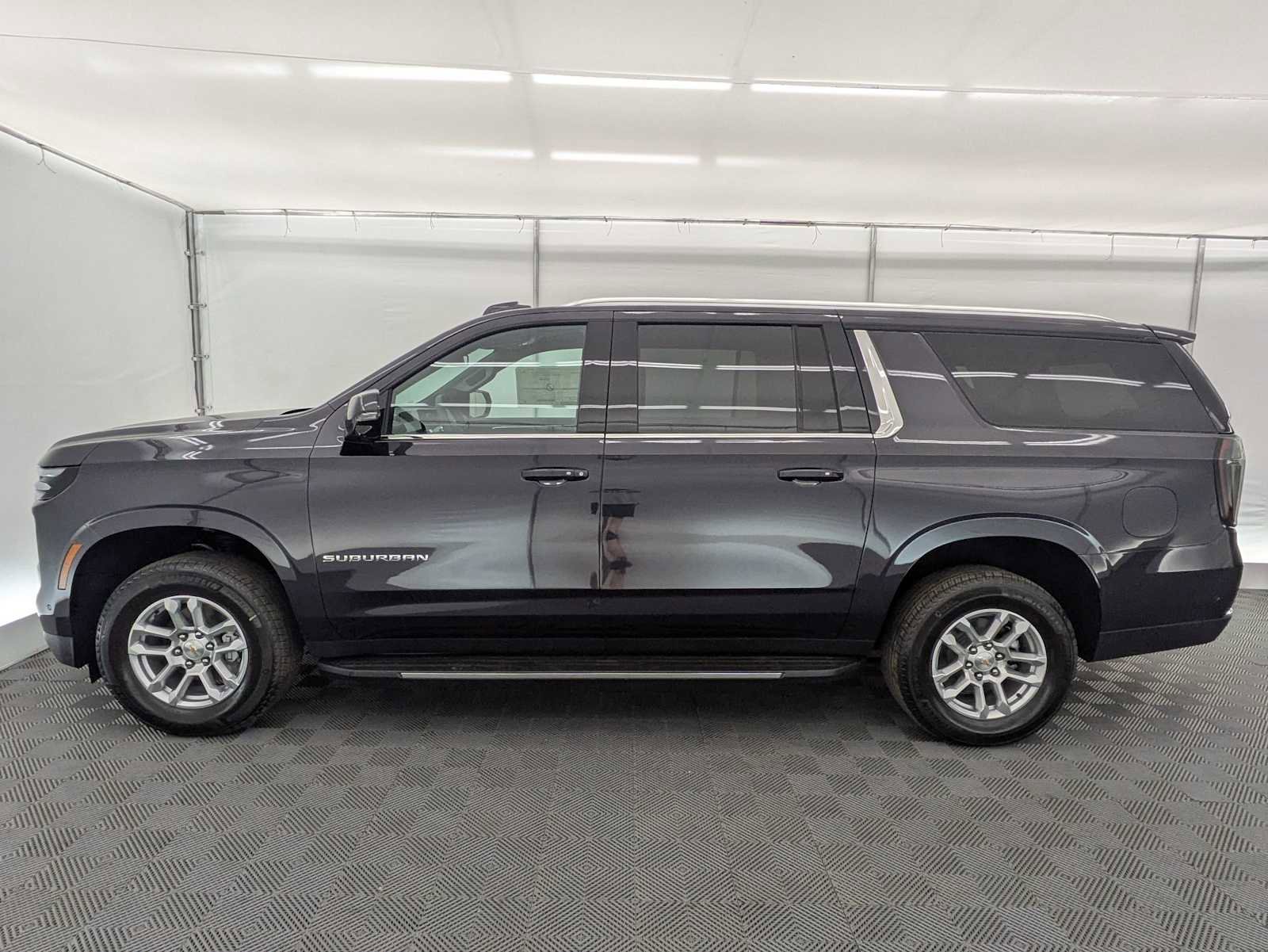 New 2026 Chevrolet Suburban LT AWD/4WD image 3