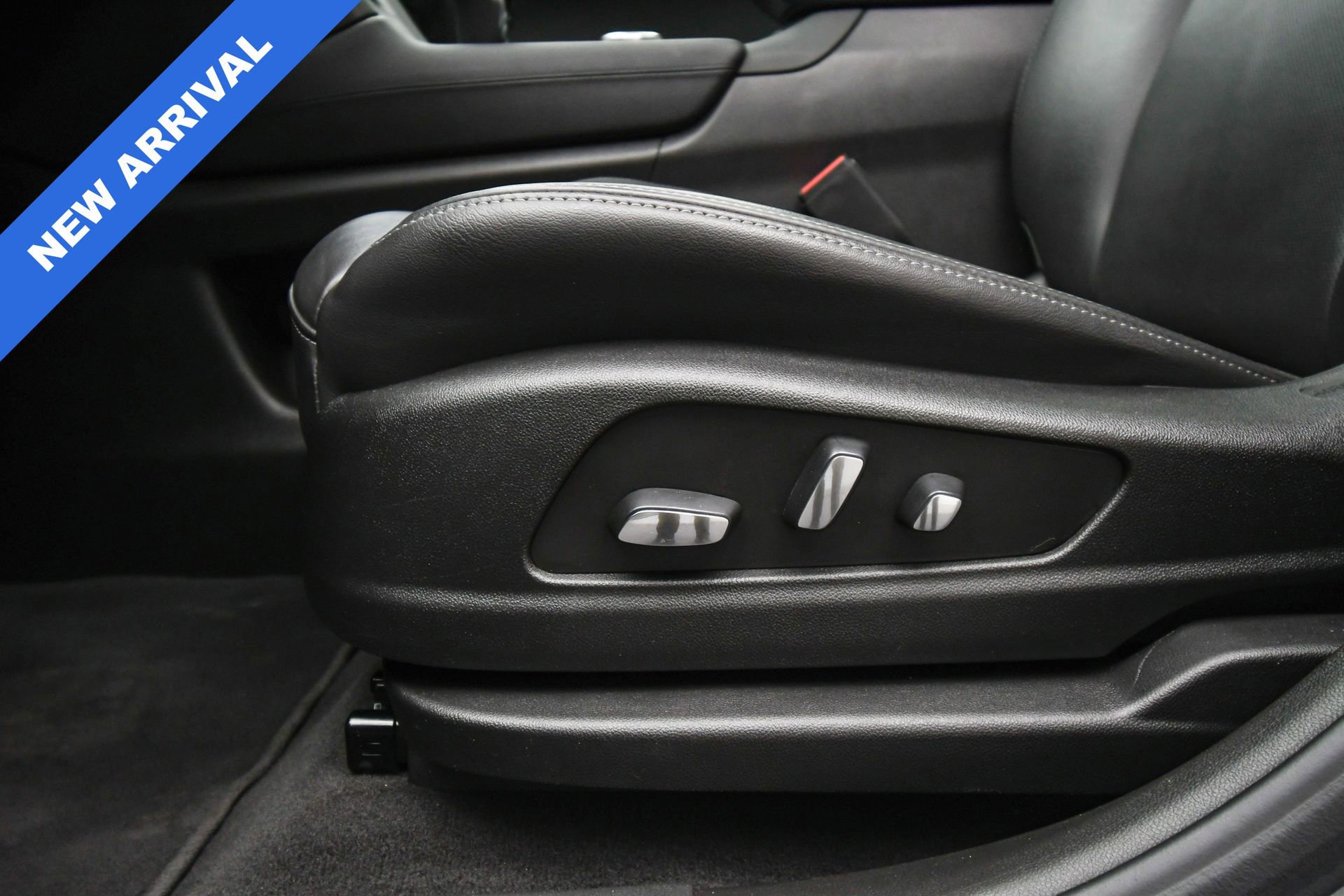 Used 2025 Cadillac XT6 Premium Luxury image 45