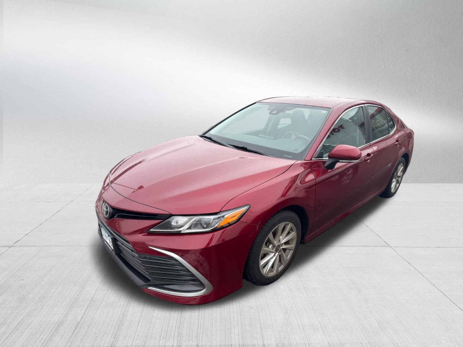 Used 2021 Toyota Camry LE image 5