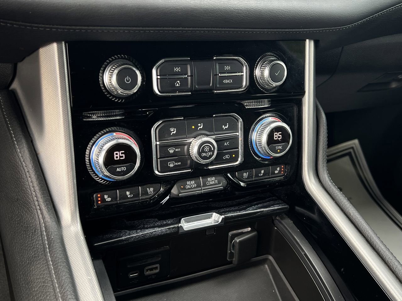 Used 2021 GMC Yukon XL Denali w/ Denali Premium Package image 18