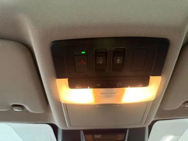 Used 2023 Nissan Rogue SL w/ SL Premium Package image 19