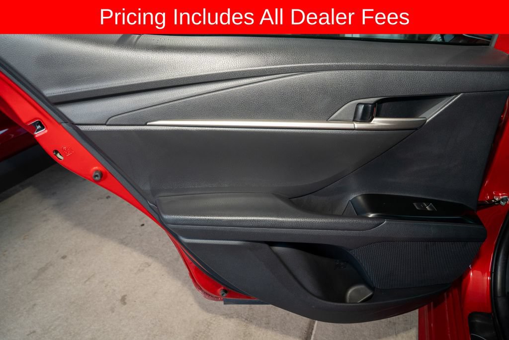 Used 2025 Toyota Camry SE FWD image 9