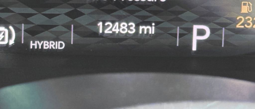 Used 2024 Jeep Wrangler Unlimited Sahara w/ Technology Group image 17