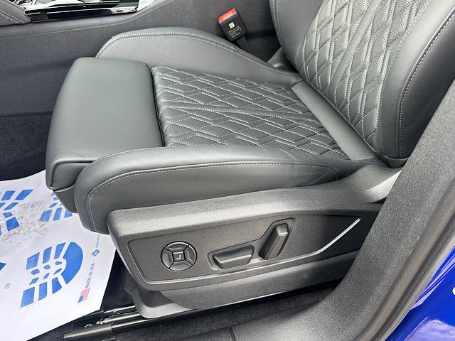 Used 2025 Audi SQ5 Prestige w/ Prestige Package image 14