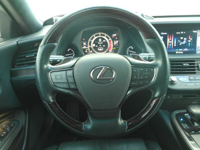 Used 2018 Lexus LS 500 w/ Interior Upgrade Package RWD image 31