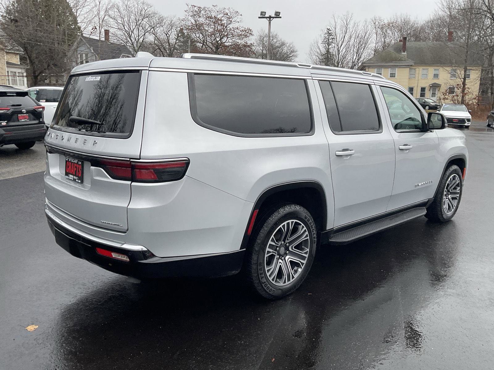 Used 2023 Jeep Wagoneer L Series II image 5
