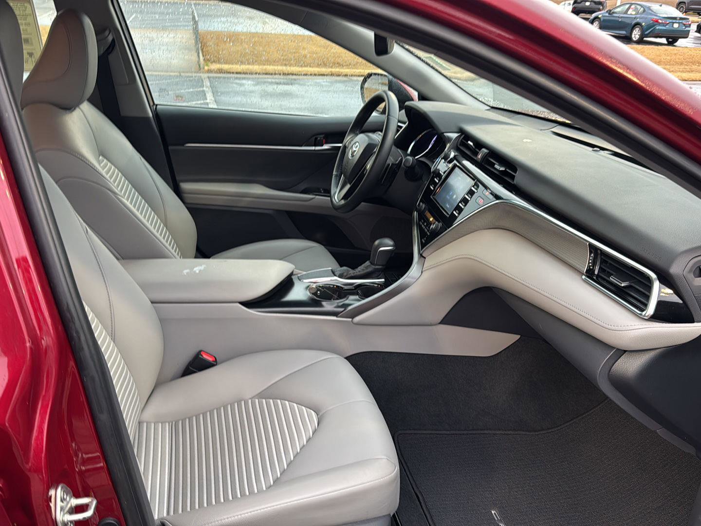 Used 2018 Toyota Camry SE w/ Convenience Package image 10