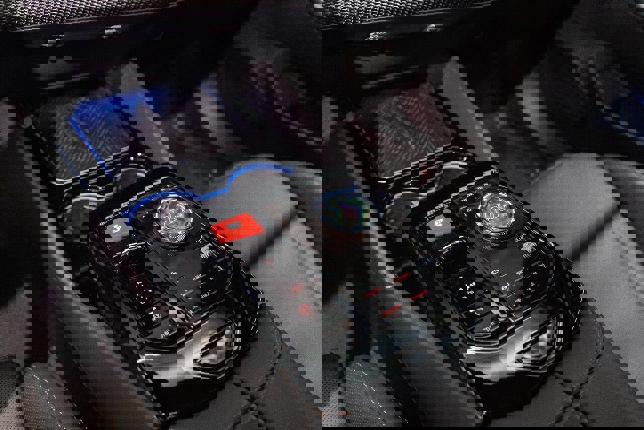 Used 2025 BMW M5 w/ Carbon Package image 90