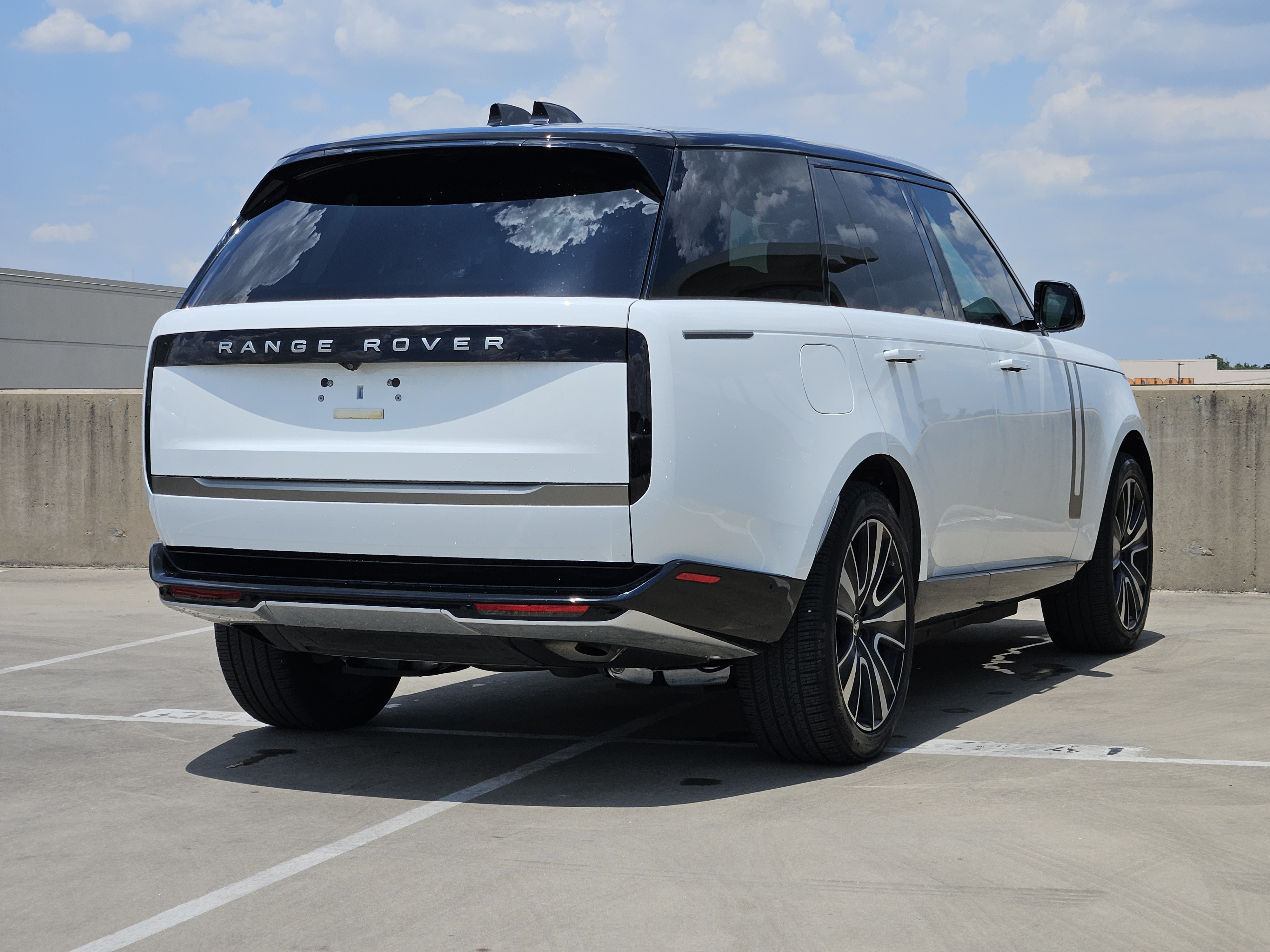 Used 2025 Land Rover Range Rover SE AWD/4WD image 8