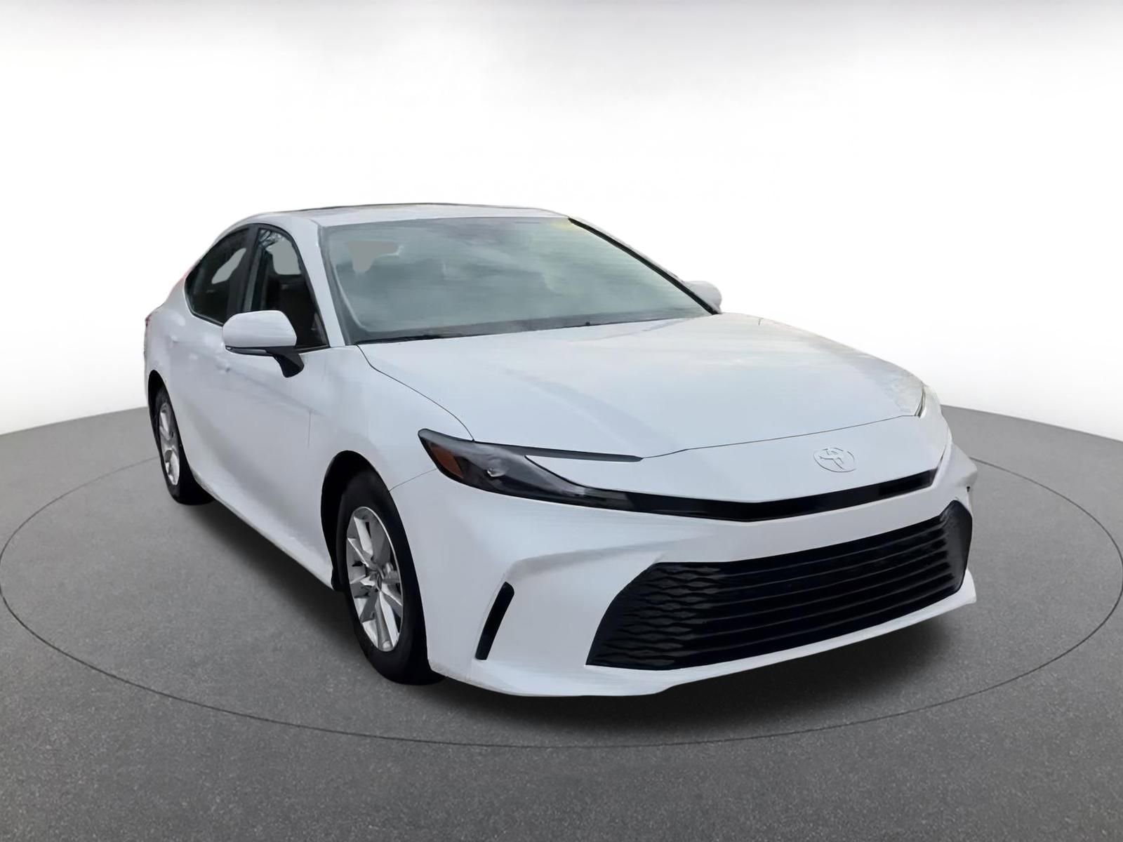 Used 2025 Toyota Camry LE image 3